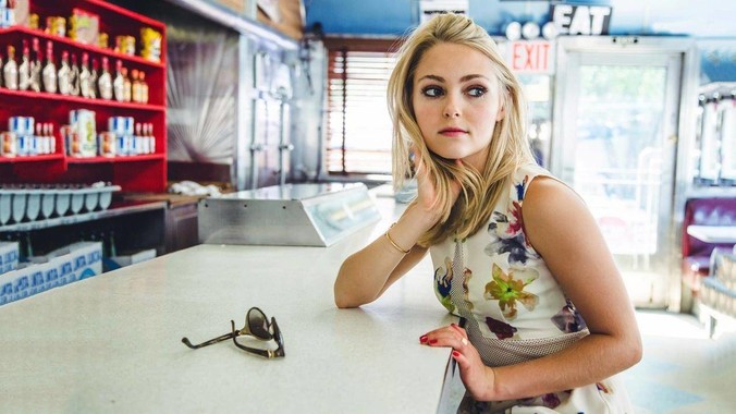 老婆晚上的时候刚洗完澡，突然说有急事，出去两个小时，回来身上的胸罩没有带，这是什么情况？